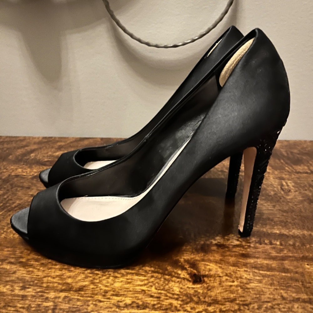 Vince Camino satin peep toes size 9M/39